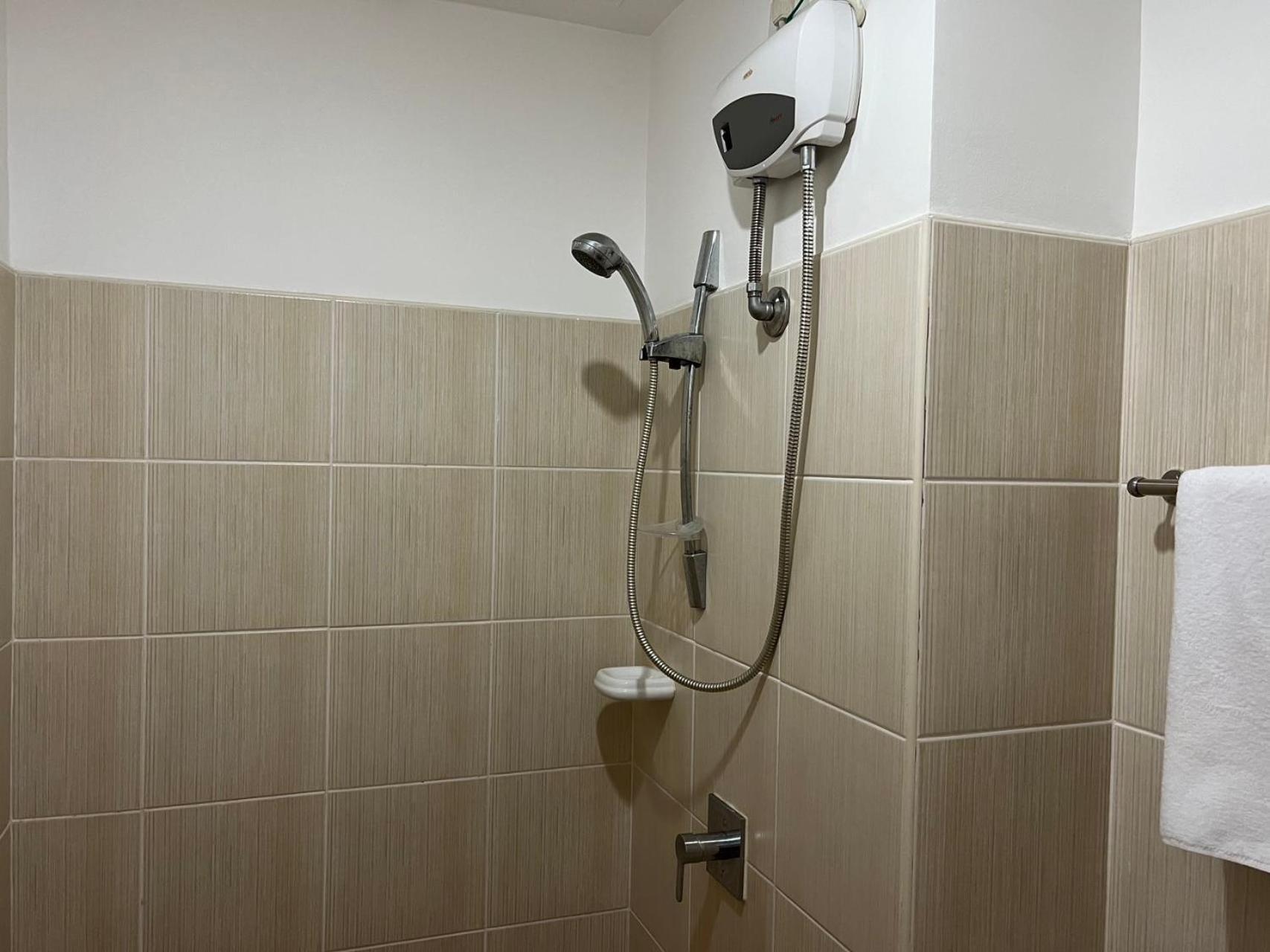Grand Riviera Suites Manila Exteriör bild