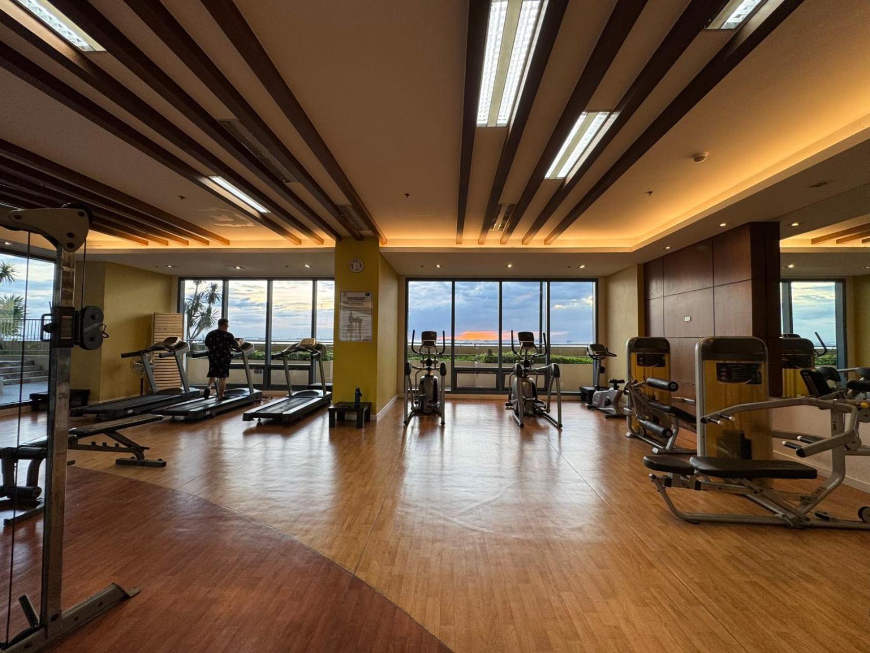 Grand Riviera Suites Manila Exteriör bild