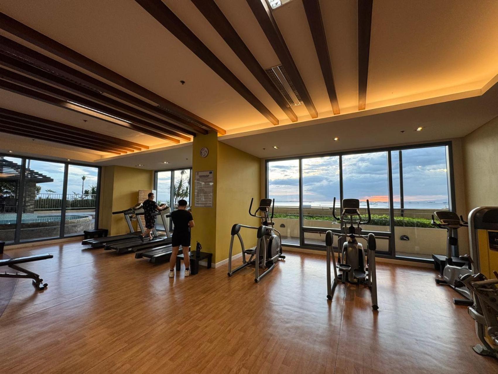 Grand Riviera Suites Manila Exteriör bild