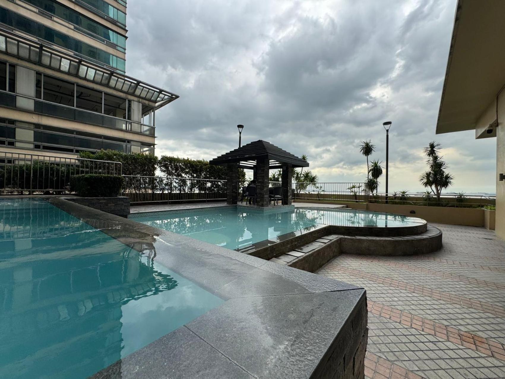 Grand Riviera Suites Manila Exteriör bild