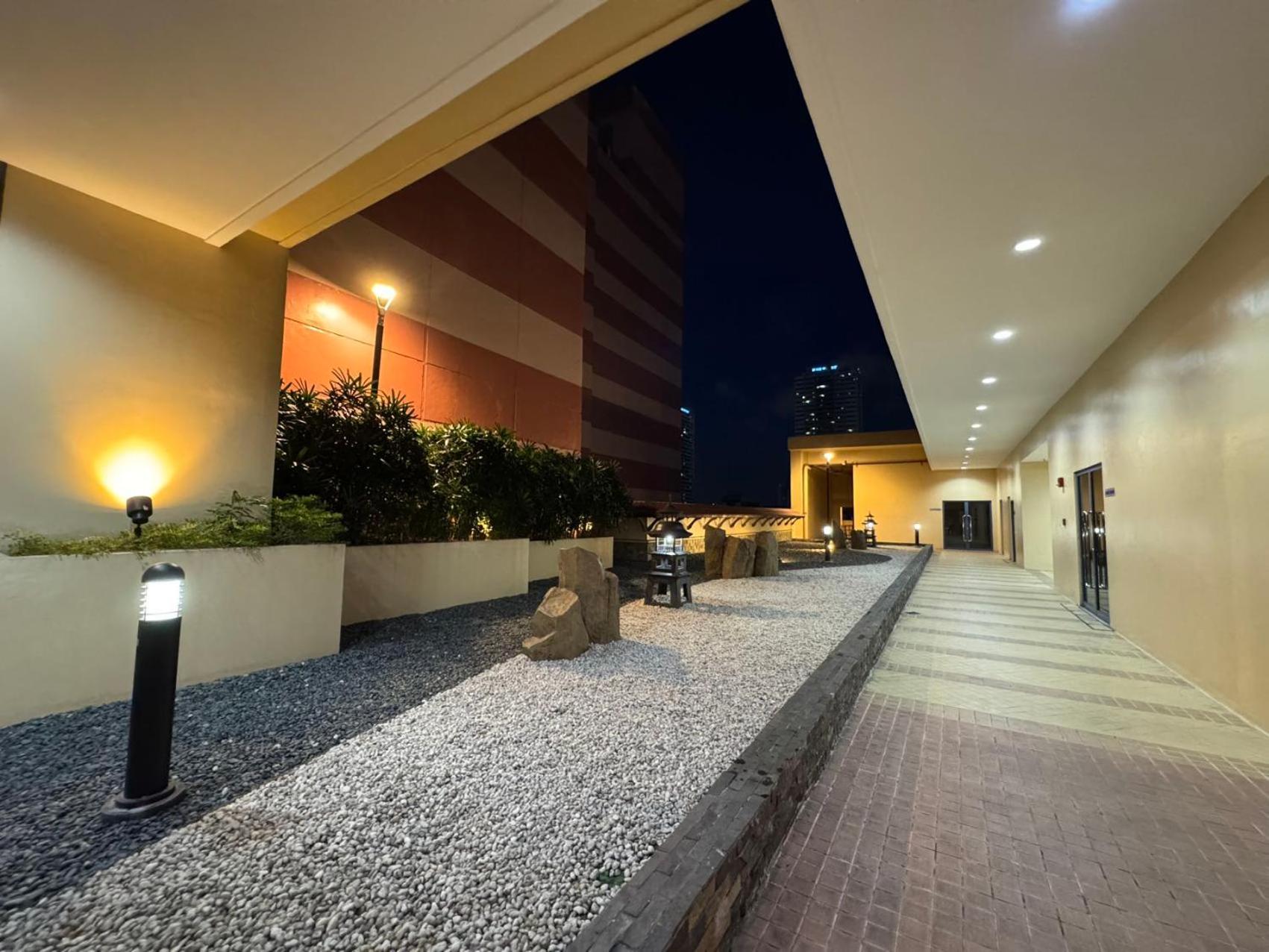 Grand Riviera Suites Manila Exteriör bild